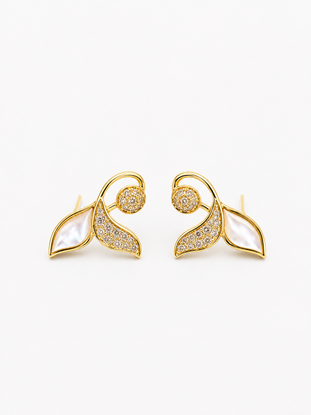 Aretes Cola de Ballena Brillante